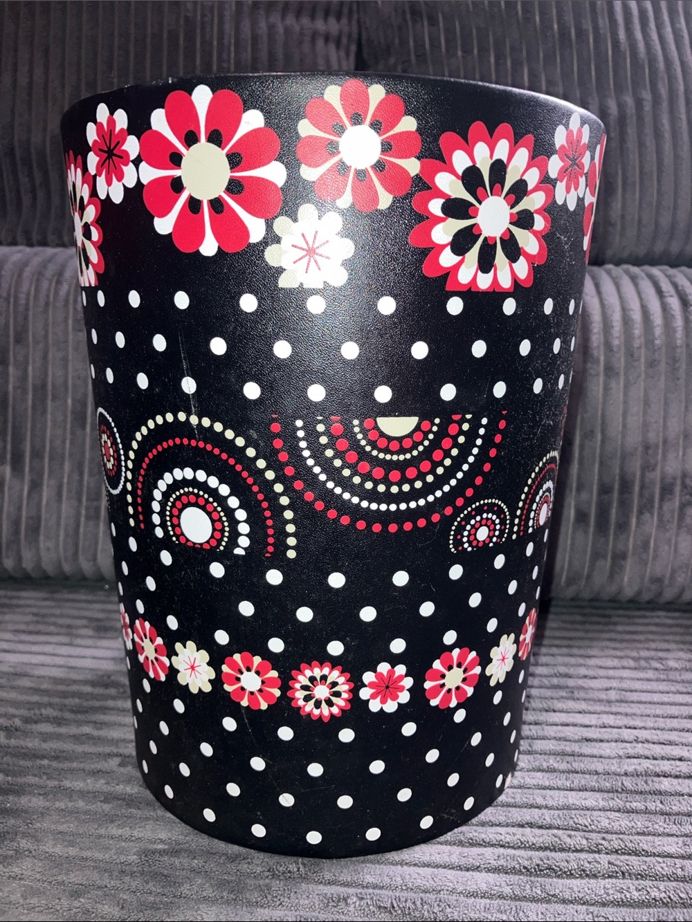 💟 Candie’s Wastebasket in Apple Pie Pattern - Black with floral sunbursts & dots